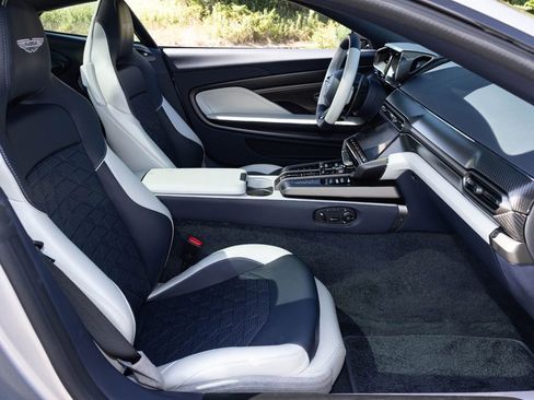 Used 2025 Aston Martin Vanquish V12 image 39