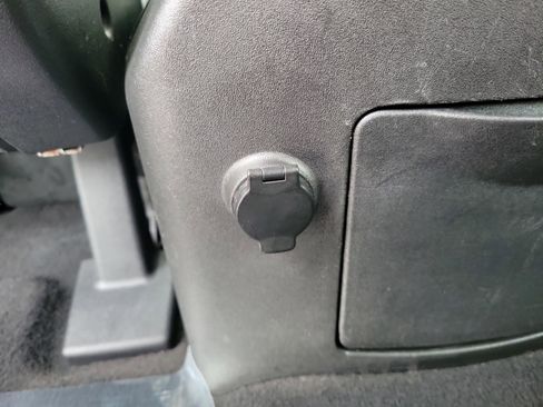 Used 2012 Nissan Armada Platinum image 10