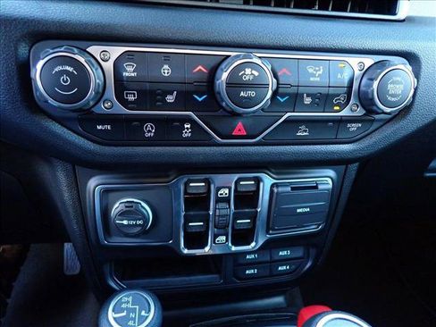 New 2025 Jeep Gladiator Sport image 16