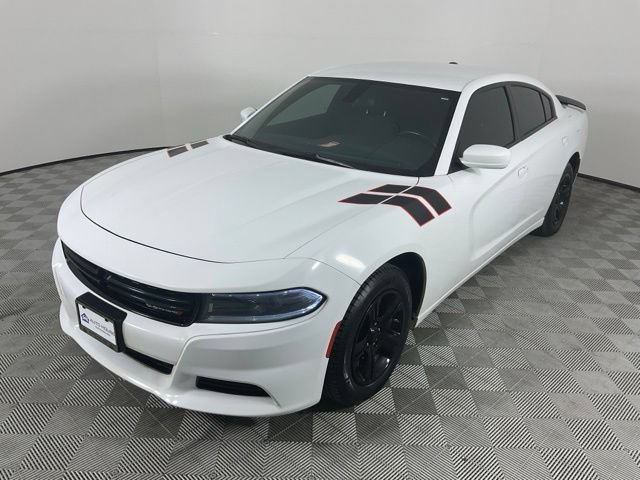 Used 2022 Dodge Charger SXT RWD image 2