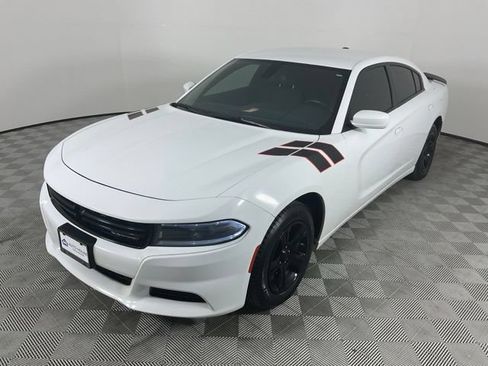 Used 2022 Dodge Charger SXT RWD image 2