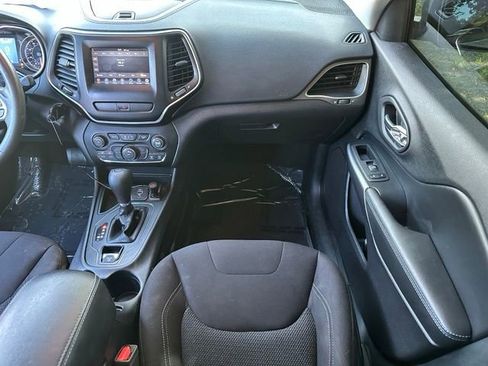 Used 2020 Jeep Cherokee Latitude FWD image 13