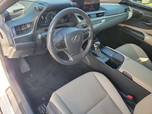 Used 2021 Lexus ES 300h w/ Premium Package image 3