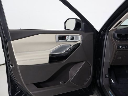 Used 2021 Ford Explorer Platinum w/ Equipment Group 601A image 23