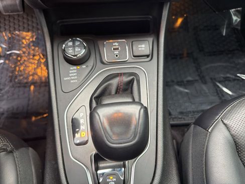 Used 2019 Jeep Cherokee Trailhawk image 27