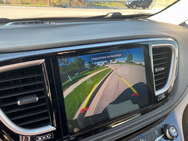 Used 2024 Chrysler Pacifica Limited FWD image 31