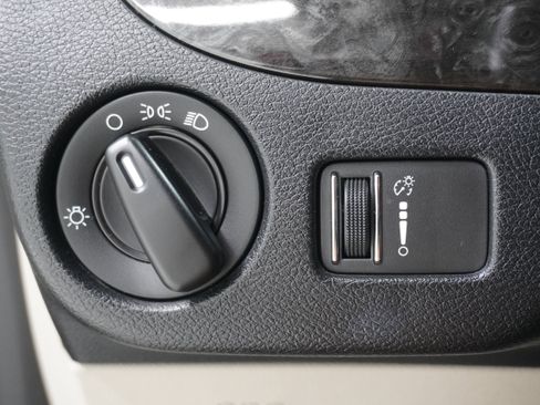 Used 2018 Dodge Grand Caravan SE w/ UConnect Hands-Free Group image 20