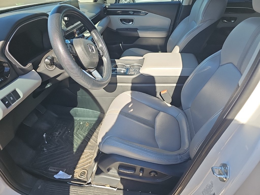 Used 2025 Honda Pilot Touring image 10
