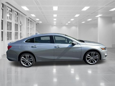 Used 2025 Chevrolet Malibu LT FWD image 4