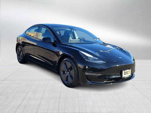 Used 2023 Tesla Model 3 Standard Range image 2