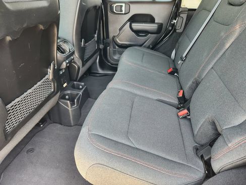 Used 2025 Jeep Wrangler Unlimited Rubicon AWD/4WD image 29