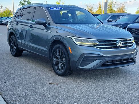 Used 2022 Volkswagen Tiguan SE w/ Panoramic Sunroof Package FWD image 33