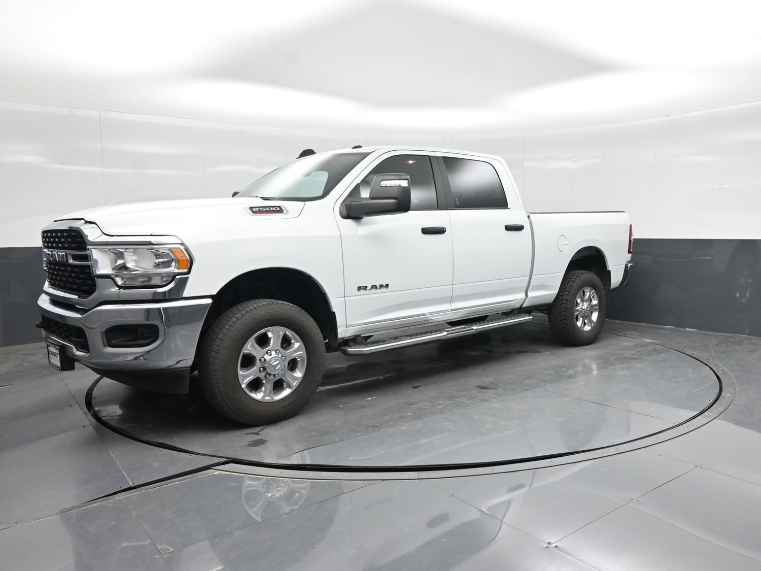 Used 2024 RAM 2500 Big Horn AWD/4WD image 1