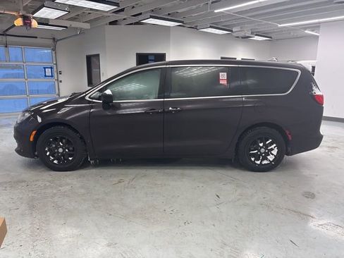 Used 2017 Chrysler Pacifica LX image 6