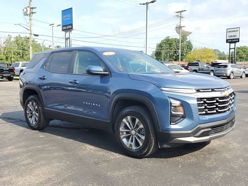 Used 2025 Chevrolet Equinox LT AWD/4WD image 3