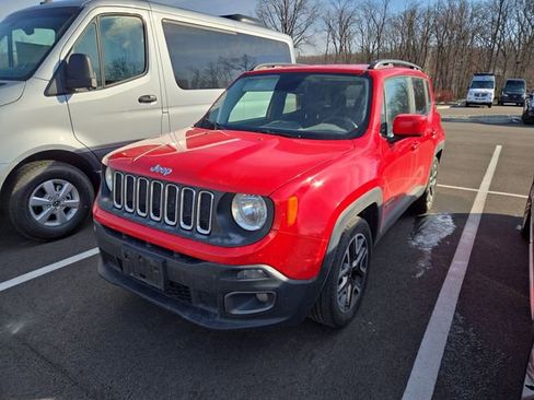 Used 2017 Jeep Renegade Latitude w/ Popular Equipment Group FWD image 3