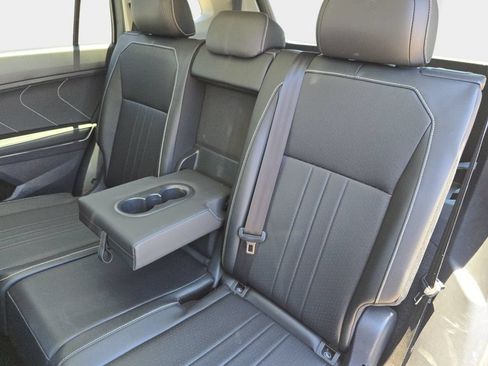 Used 2022 Volkswagen Tiguan SE FWD image 18