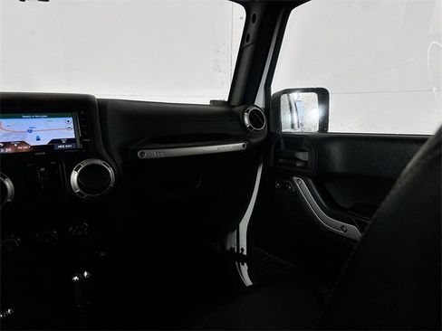 Used 2017 Jeep Wrangler Unlimited Rubicon image 23