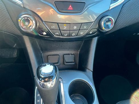 Used 2017 Chevrolet Cruze LT w/ Convenience Package FWD image 20