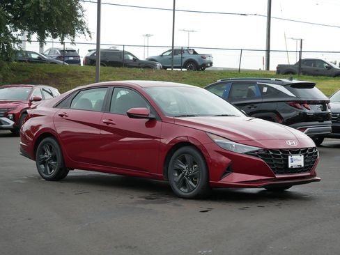 Used 2023 Hyundai Elantra SEL FWD image 4