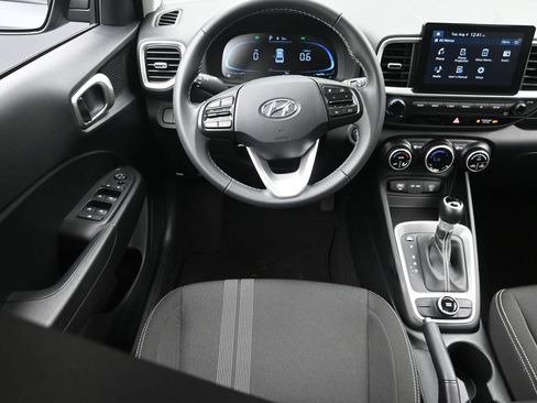 Used 2025 Hyundai Venue SEL FWD image 14