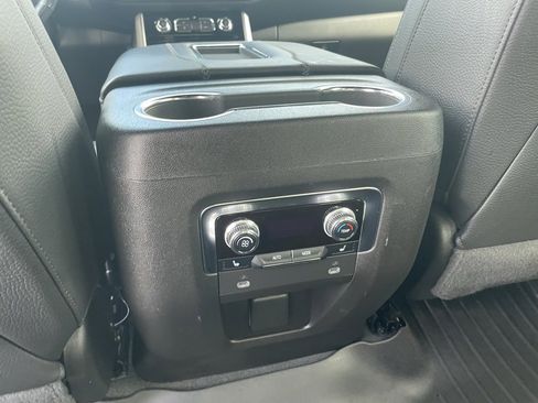 Used 2022 GMC Yukon Denali image 25