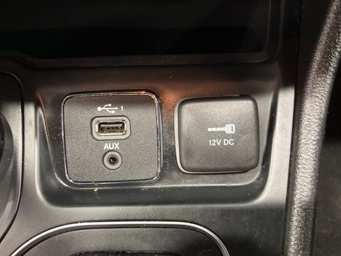 Used 2020 Jeep Cherokee Latitude Plus w/ Cold Weather Group image 16