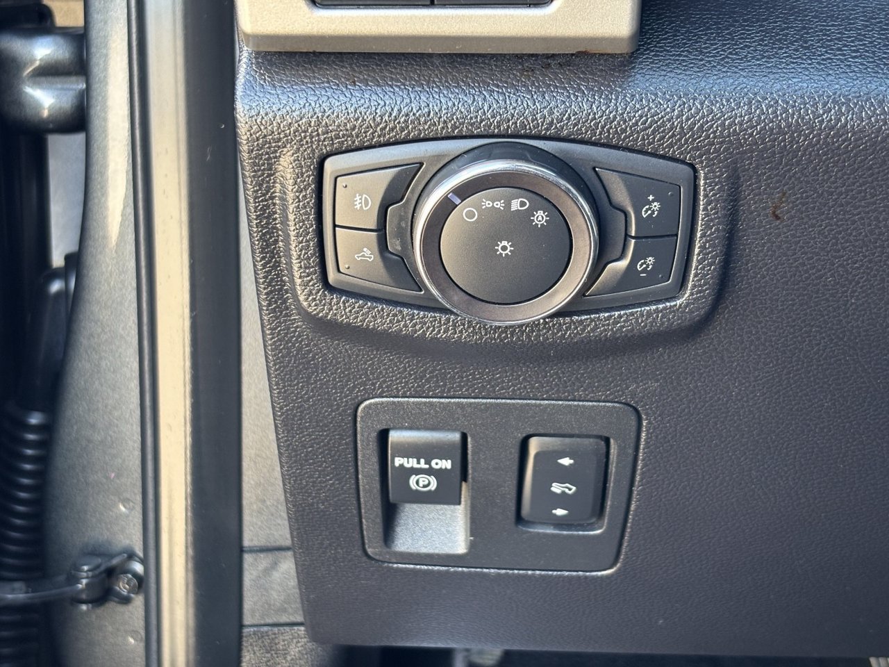 Used 2019 Ford F150 Lariat w/ Equipment Group 502A Luxury AWD/4WD image 29