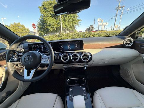 Used 2022 Mercedes-Benz A 220 4MATIC image 18