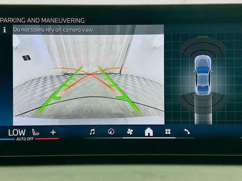 Used 2025 BMW 230i Coupe w/ Convenience Package image 15