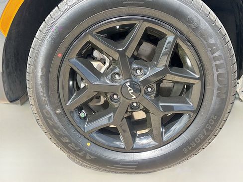 Used 2025 Kia Soul LX w/ LX Technology Package image 13