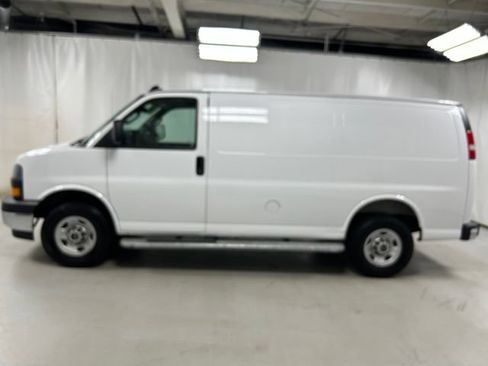 Used 2025 GMC Savana 2500 w/ Driver Convenience Package RWD image 8