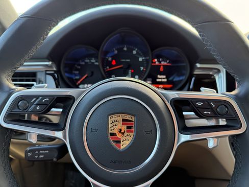 Certified 2020 Porsche Macan image 35