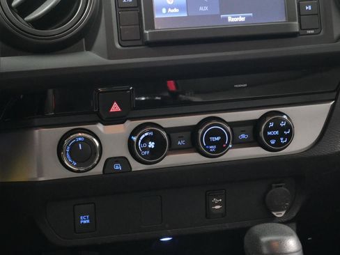 Used 2017 Toyota Tacoma SR image 23