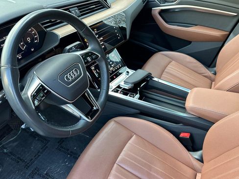 Used 2024 Audi Q8 e-tron Premium Plus image 9