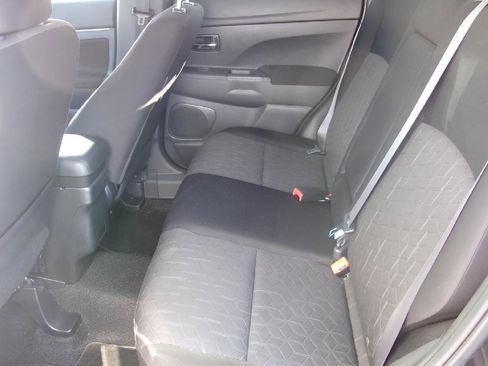 Used 2025 Mitsubishi Outlander Sport ES image 10