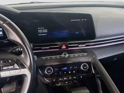 Used 2023 Hyundai Elantra Limited FWD image 18
