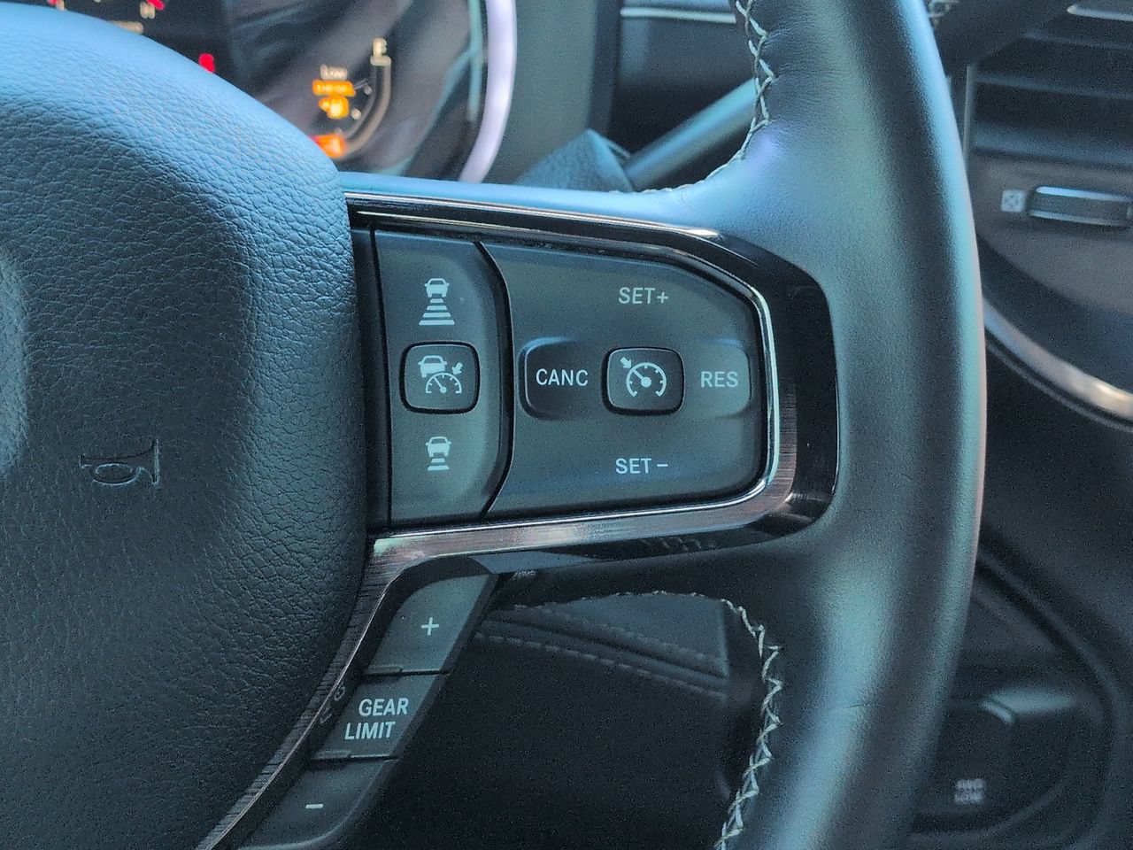 Used 2025 RAM 2500 Limited AWD/4WD image 25