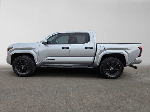 Used 2024 Toyota Tacoma SR5 AWD/4WD image 7