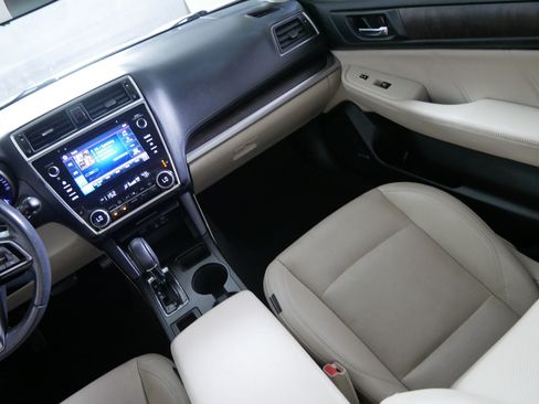Used 2019 Subaru Outback 2.5i Limited AWD/4WD image 11