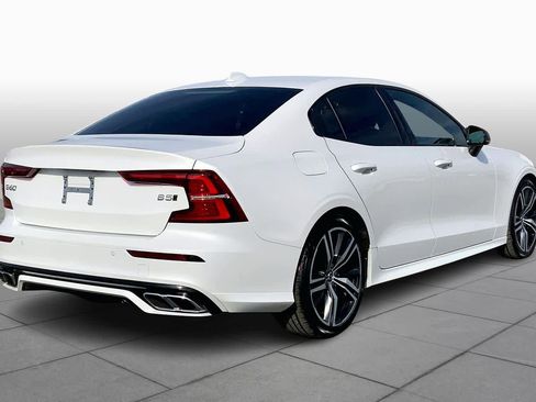 Used 2022 Volvo S60 B5 R-Design image 12