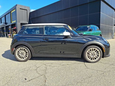 Used 2025 MINI Cooper 2-Door Hardtop image 7