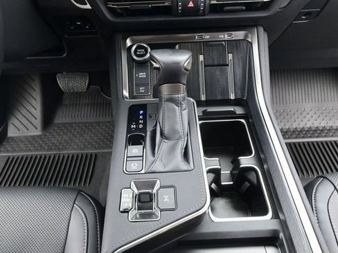 Used 2025 Lexus GX 550 w/ Accessory Package (2T) AWD/4WD image 8