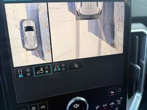 Certified 2025 GMC Acadia Elevation FWD image 17