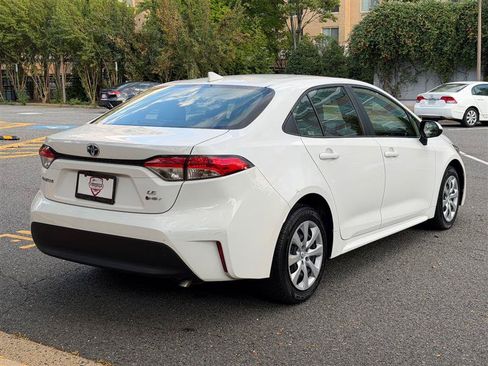 Used 2025 Toyota Corolla LE FWD image 9