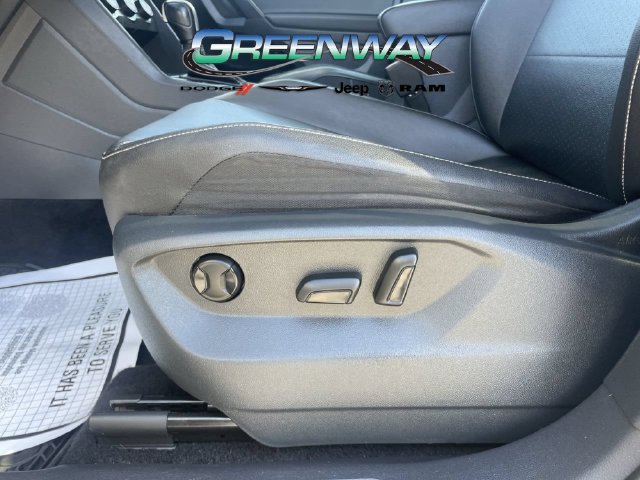 Used 2021 Volkswagen Tiguan SE w/ Panoramic Sunroof Package FWD image 19
