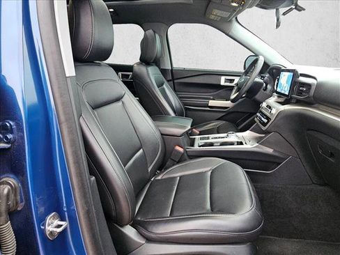 Used 2021 Ford Explorer XLT w/ Equipment Group 202A RWD image 19
