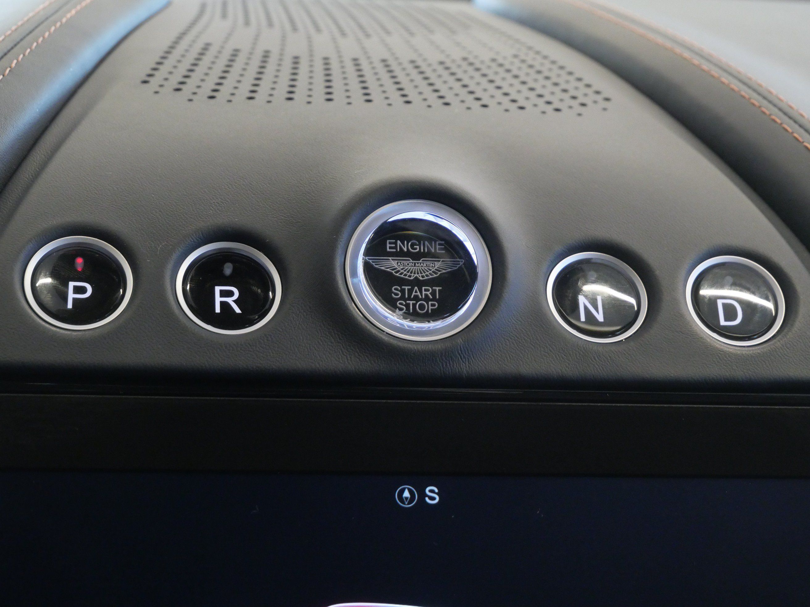 Used 2023 Aston Martin DBX AWD/4WD image 36