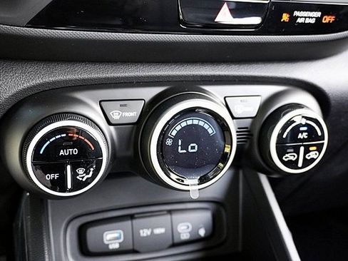 New 2025 Hyundai Venue Limited image 33