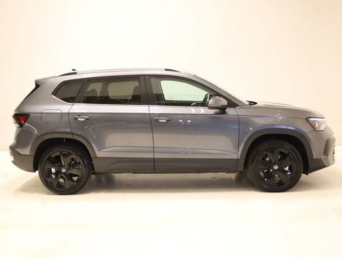 Used 2025 Volkswagen Taos SE w/ Black Wheel Package image 3